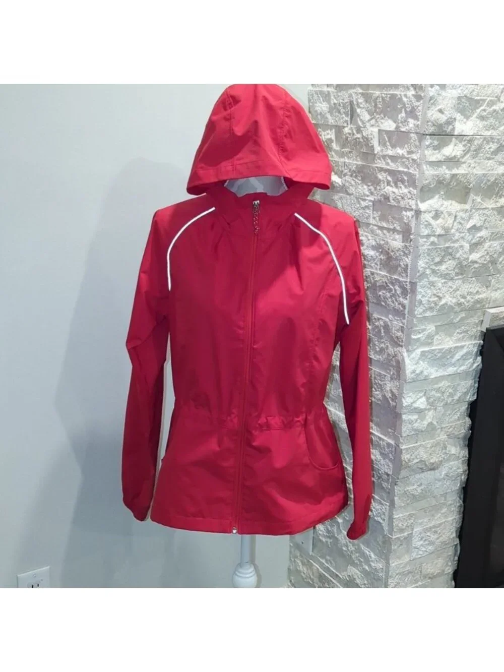Avia red hooded running reflective waterproof windbreaker jacket like new